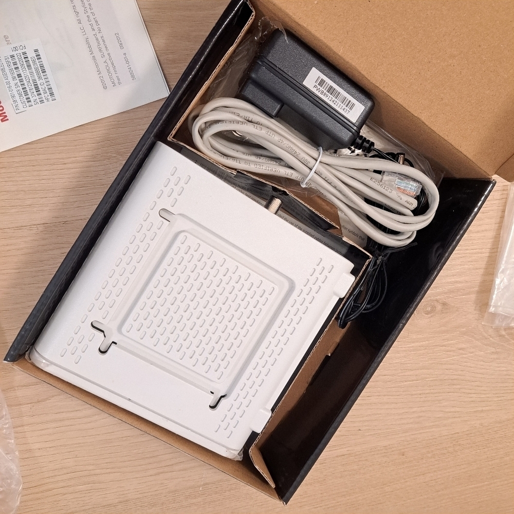 NEW Motorola‎ SURFboard SB6141 DOCSIS 3.0 Extreme Speed Cable Modem - Picture 3 of 6